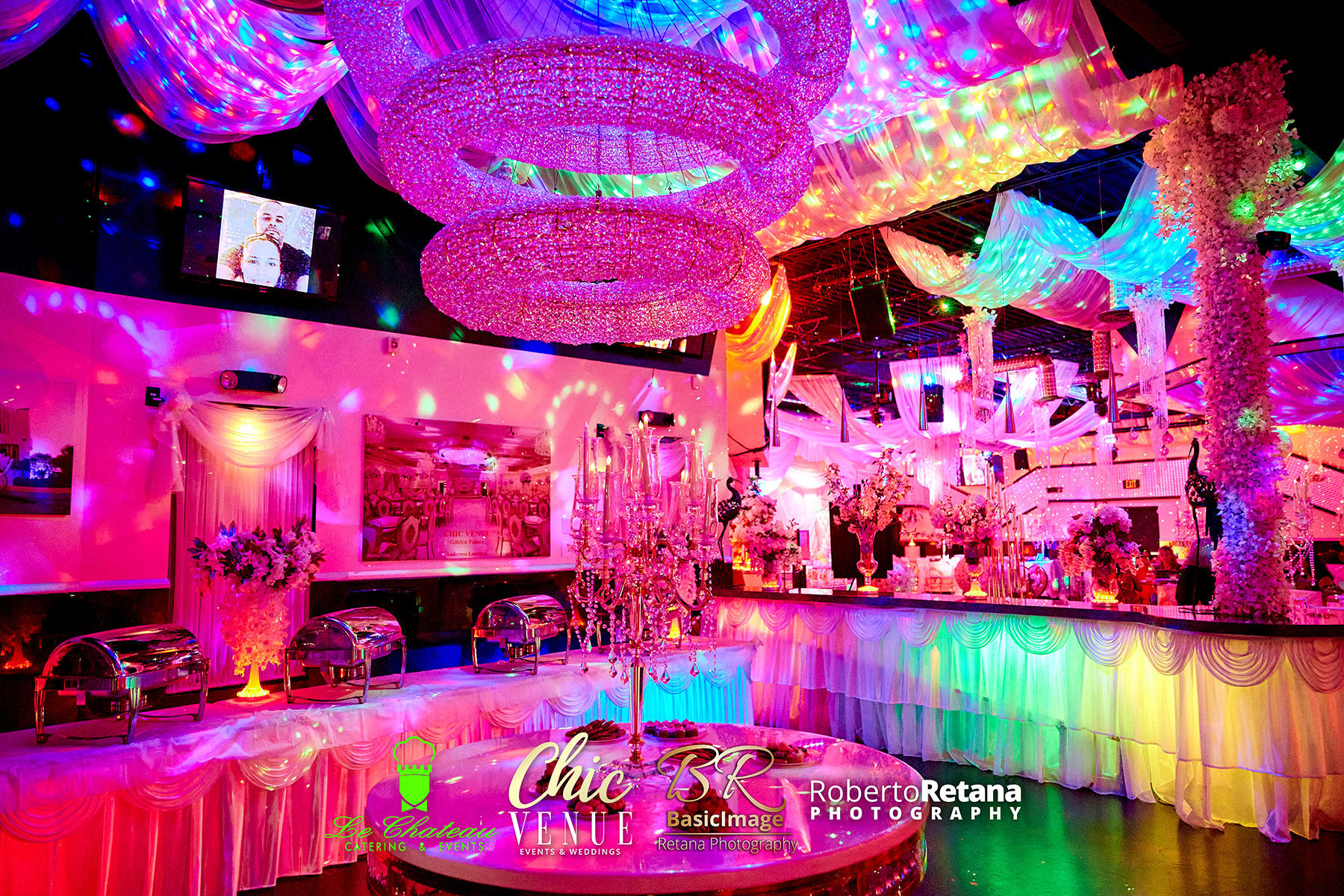 Flexible corporate banquet seating with clear views toward the stage